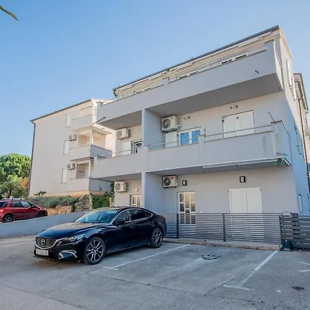 Apartment Sunshine 80 M From