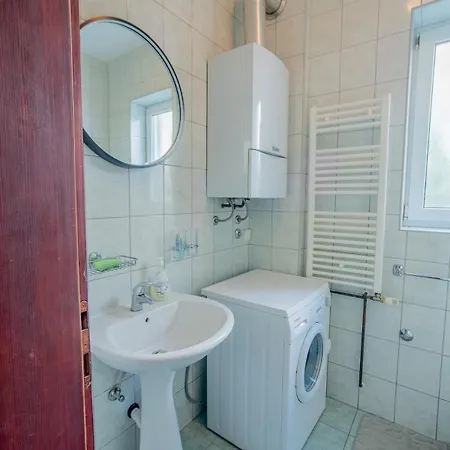 Sunshine 80 M From Apartament Pjescana Uvala