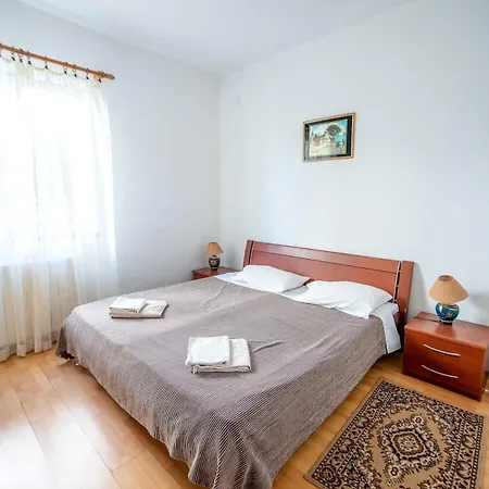 Apartment Sunshine 80 M From Pjescana Uvala
