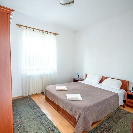 Sunshine 80 M From Apartament Pjescana Uvala